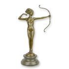 Bronzefigur Diana, die Jägerin, A BRONZE SCULPTURE OF DIANA THE HUNTRESS