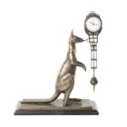 Orologio da tavolo con figura di canguro, UN OROLOGIO MISTERIOSA A FORMA DI CANGURO