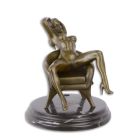 Erotische weibliche Bronzefigur, UNA SCULTURA EROTICA IN BRONZO DI UNA DONNA SEDUTA NUDA