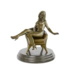 Erotische weibliche Bronzefigur, UNA SCULTURA EROTICA IN BRONZO DI UNA DONNA SEDUTA NUDA