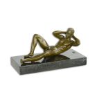 Erotische männliche Bronzefigure, UNA SCULTURA EROTICA IN BRONZO DI UN UOMO SDRAIATO NUDO