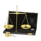 Apothekerwaage aus Messing mit Box, A BRASS APOTHECARY SCALE IN BOX