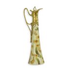 #Porzellankaraffe mit Bronzeanteilen, A BRASS MOUNTED PORCELAIN EWER