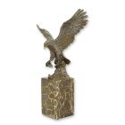 Fischender Adler a figura di bronzo, UNA SCULTURA IN BRONZO DI UN'AQUILA PESCATRICE