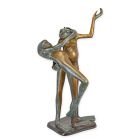 Bronzetierfiguren tanzende Frösche, Höhe 102 cm, mehrfarbig, Gartenfigur, Bronzefrosch, Froschfigur, A BRONZE SCULPTURE OF TWO DANCING FROGS