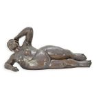 #Bronzefigur NUDO FEMMINILE RECLINATO, UNA SCULTURA IN BRONZO DI UN NUDO FEMMINILE SDRAIATO