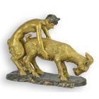 Kleine Bronzefigur Faunus und Ziege, Fabelwesen, Aktdarstellung, A BRONZE GROUP OF A FAUN AND GOAT