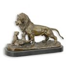 Bronzefigur "Erstes Wild", Löwen-Familie, Länge 40cm, Tierfigur, Löwenfigur, Dekofigur, Skulptur, A BRONZE SCULPTURE CALLED THE FIRST WILD