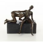 Erotische Bronzefigur mit Mann und Frau, Höhe 15,7 cm, Erotikfigur, Paarerotik, AN EROTIC BRONZE SCULPTURE OF A NUDE COUPLE