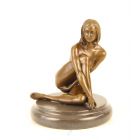 Bronzefigur weiblicher Akt, Nacktfigur, Sammlerfigur, A BRONZE SCULPTURE OF A FEMALE NUDE
