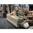 Hund auf einem Sockel, Natursteinfigur, Tierfigur