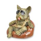 Kunststeinfigur Bulldogge am Strand, Höhe 20 cm, Polyresin, Dekofigur, Hundefigur, Polyresinhund, A RESIN FIGURINE OF A SUN BATHING BULLDOG