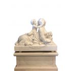 Marmorfigur, Steinfigur, Paar Sphinx mit Kinder auf Sockel, Tierfigur, Gartenfigur