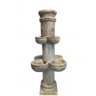 Steinbrunnen mit vier Schalen, freistehend, zweistufig, verziert, Gartenbrunnen, Marktbrunnen, Wasserstelle, Standbrunnen, Etagenbrunnen, Kaskadenbrunnen, Brunnen, Fontäne, Wasserspiel