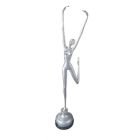 #Moderne Bronzefigur weibliche Tänzerin, A MODERNIST BRONZE SCULPTURE OF A FEMALE DANCER