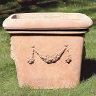 Impruneta Terracotta, Tinozza Festonata, Blumenkasten, verschiedene Formen, quadratisch, rechteckig, länglich, verziert, Früchtegirlande, Vierecktopf, Rechtecktopf, Terracottatopf