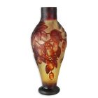 Kameo-Glasvase "Trauben", Höhe 39 cm, Blumenvase, Kameovase, Traubendekor, A CAMEO GLASS VASE 'GRAPES'
