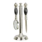 Set mit Lupe und Brieföffner auf einem Ständer, Sammelstück, schwarz, silberfarben, Briefmesser, A MAGNIFYING-GLASS AND LETTER KNIFE ON STAND