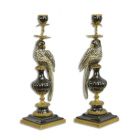 Paar Papageienkerzenhalter aus Porzellan mit Bronzeanteilen, A PAIR OF BRONZE MOUNTED PORCELAIN PARROT CANDLE HOLDERS