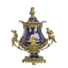 Porzellankrug mit Deckel und Bronzeanteilen, A BRONZE MOUNTED PORCELAIN BOWL