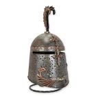 Schutzhelm auf Ständer aus Eisen, Nachbildung, Sammlerstück, AN IRON GREAT HELM ON STAND (RX-368)