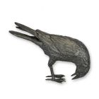 Bronzetierfigur Krähe, L. 45,5 cm, Vogelfigur, Gartendekoration, A BRONZE SCULPTURE OF A CROW