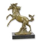 Bronzetierfigur Pferd, H. 34,5 cm, Bronzefigur, Tierfigur, Bronzepferd, Pferdefigur, Dekofigur, A BRONZE SCULPTURE OF A REARING HORSE