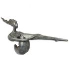 Moderne Bronzestatue Frau, Länge 145,8 cm, Gartenfigur, A MODERNIST BRONZE SCULPTURE OF A SITTING LADY