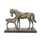Bronzefigur Stute mit Fohlen, Pferd, Länge 44 cm, Tierfigur, Dekofigur, Skulptur, A BRONZE SCULPTURE OF A HORSE AND FOAL