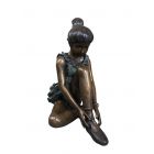 Bronzefigur sitzende Ballerina, Mädchenfigur, Bronzeballerina, Bronzemädchen, Skulptur, Gartendekoration