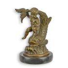 Bronzefigur Putte auf Fisch, H. 15,9 cm, Puttenfigur, Fischfigur, Dekofigur, A BRONZE SCULPTURE OF A PUTTO ON A FISH