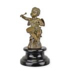Bronzefigur Putte mit Trommel, Puttenfigur, Engelfigur, Bronzeengel, Dekofigur, Musikantenfigur, A BRONZE SCULPTURE OF A PUTTO PLAYING DRUMS