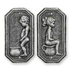 2er-Set Gusseisen-Türschilder, WC-Schild mit Mädchen und Junge, Höhe 17,2 cm, silberfarbene Oberfläche, A PAIR OF CAST IRON BOY AND GIRL TOILET PLAQUES - OLD SILVER