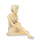 Polyresinfigur Frau im Badeanzug, Retro-Stil, H. 17 cm, A RESIN FIGURINE OF A RETRO BEACH GIRL