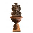 Gusseisenwandbrunnen, Löwenkopfspeier, verziert, Wandbrunnen, Wasserstelle, Gartenbrunnen, Brunnen