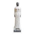 Moderne Marmorskulptur Frau in weißem Kleid, A MARBLE SCULPTURE OF A FEMALE IN WHITE GOWN