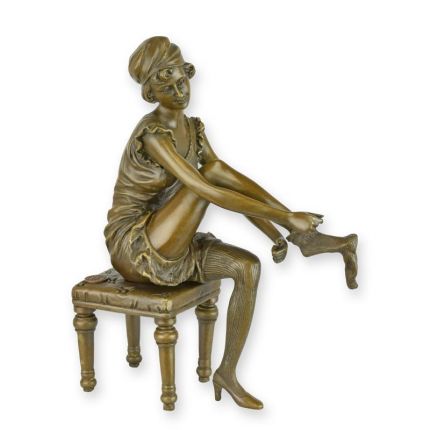 Bronzefigur Frau, Frauenfigur, A BRONZE SCULPTURE OF A WOMAN PUTTING ON PANTIES