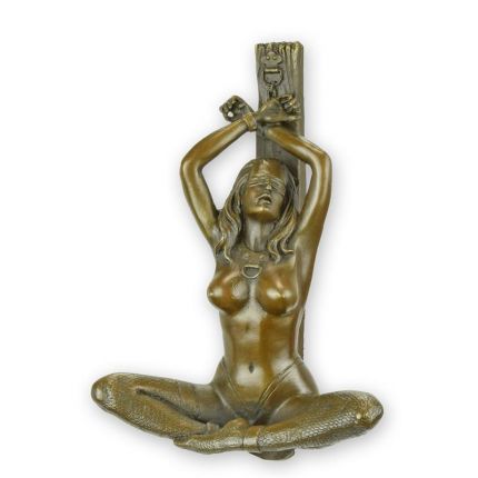 Erotische Bronzefigur - gefesselte, halbnackte Frau - Höhe 14,1cm