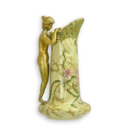 Porzellanvase mit Bronzeanteilen, A BRONZE MOUNTED PORCELAIN VASE