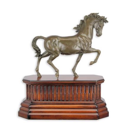 Bronzefigur trabendes Pferd auf Holzssockel, A BRONZE SCULPTURE OF TROTTING HORSE MOUNTED ON WOODEN BASE