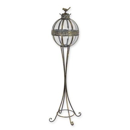 Verzierte Standlaterne in Kugelform, hoher vierbeiniger Ständer