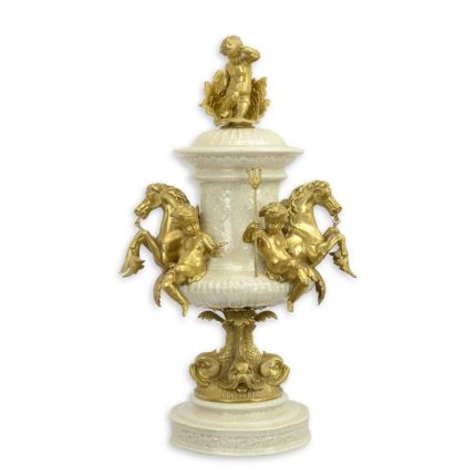 Porzellankrug mit Bronzeanteilen, A BRONZE MOUNTED PORCELAIN JAR