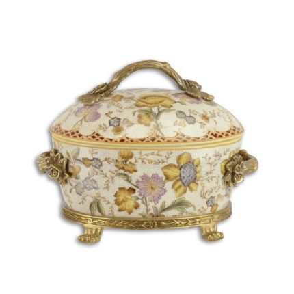 Porzellanbehälter mit Deckel und Bronzeanteilen, A BRONZE MOUNTED PORCELAIN BOX AND COVER