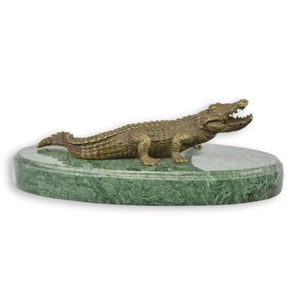 A BRONZE SCULPTURE OF A CROCODILE