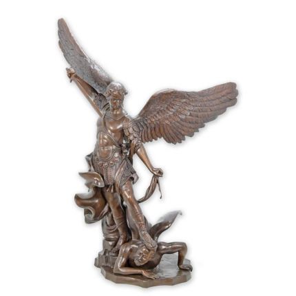 Bronzefigur Erzengel Michael im Kampf mit dem Teufel, A BRONZE SCULPTURE OF SAINT MICHAEL KILLING THE DEVIL