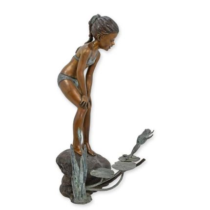 Bronzebrunnen in Form eines Mädchens mit Frosch, A BRONZE FOUNTAIN OF A LITTLE GIRL WITH FROG