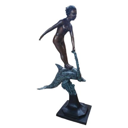 Bronzefigur Frau mit Delfin, A BRONZE SCULPTURE OF A LADY ON A DOLPHIN