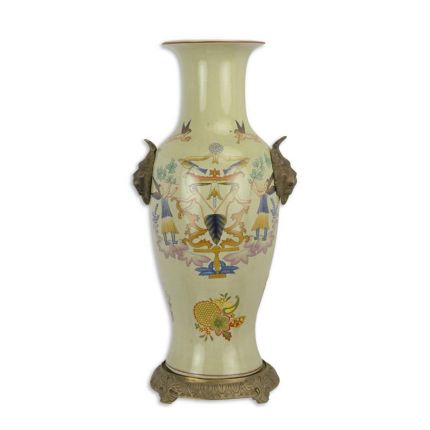 Porzellanvase mit Messinganteilen, A PORCELAIN VASE ON BRASS STAND