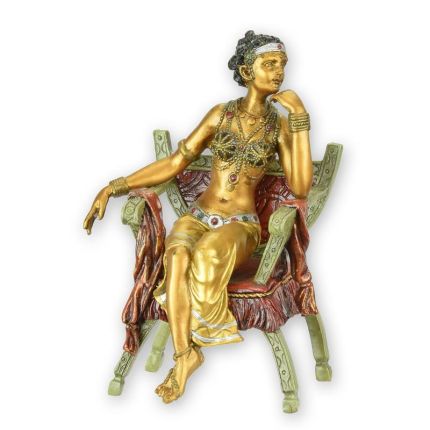 Bronzefigur orientalische Frau - im Stuhl sitzend - H. 14,4 cm - mehrfarbig