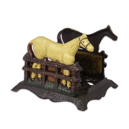 Gusseisen-Schuhbürste mit Pferdefiguren, A CAST IRON HORSE SHOE-BRUSH